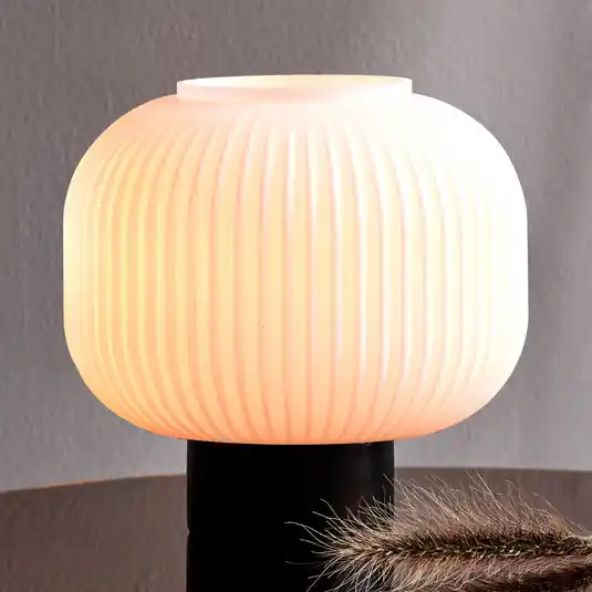 Tafellamp Milford met glazen kap, voet zwart